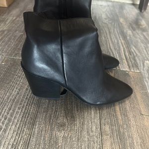 E. Dolce vita leather 7.5 black great condition worn a few times